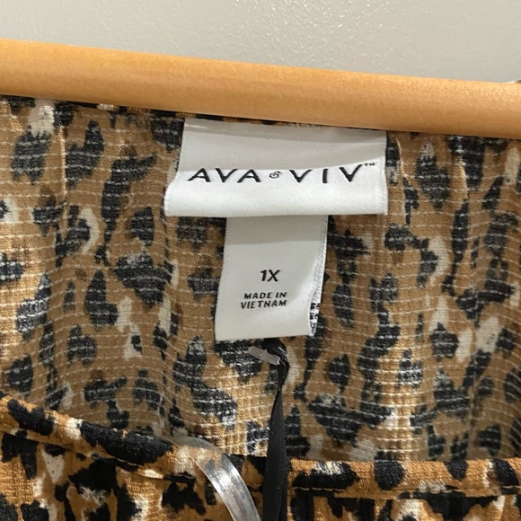 NWT Ava & Viv Long Sleeve Leopard Blouse, Size 1X - Picture 2 of 3